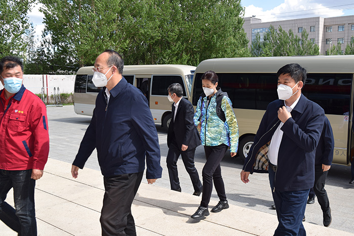 吉林省委常委、常务副省长吴靖平光临J9.COM出产基地督导调研